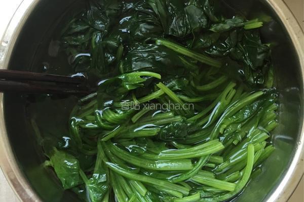 果仁菠菜的做法图解1