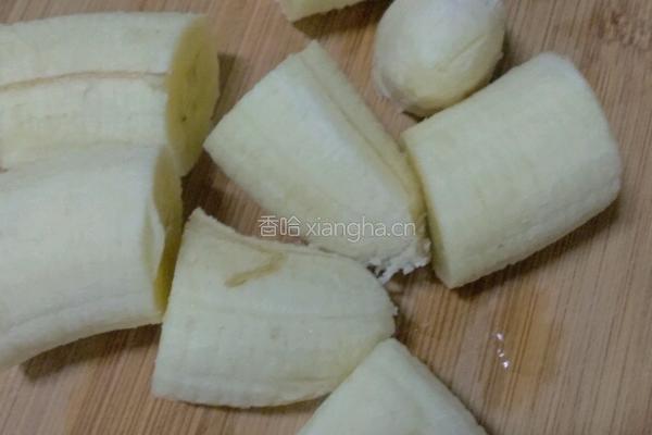 香酥炸香蕉的做法图解1