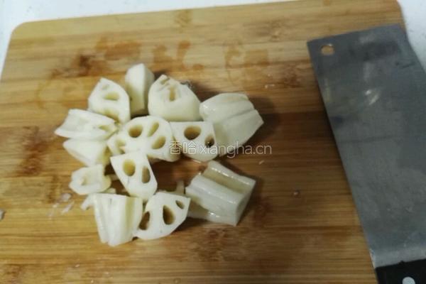 小红豆薏米莲藕汤的做法图解2