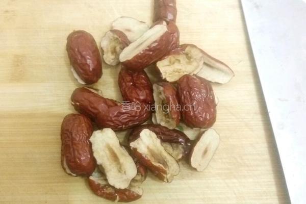 黑木耳红枣莲子羹的做法图解3