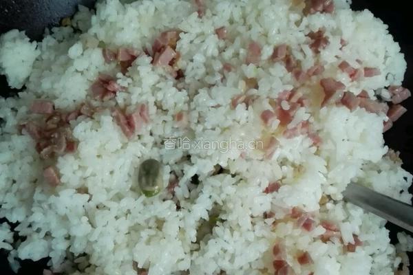蚕豆火腿焖饭的做法图解3