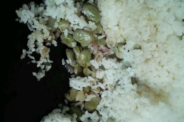 蚕豆火腿焖饭的做法图解2