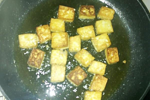 青椒豆腐的做法图解1