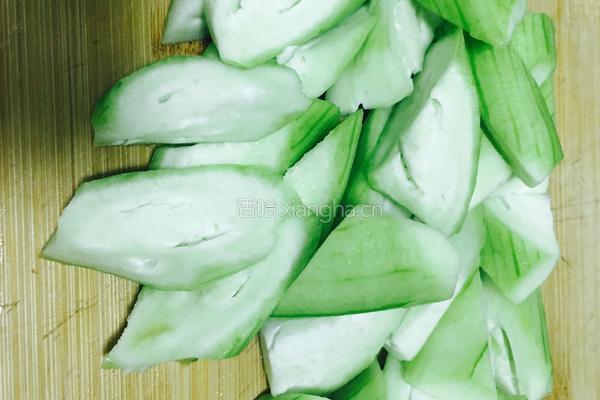 丝瓜炒鸡蛋的做法图解2