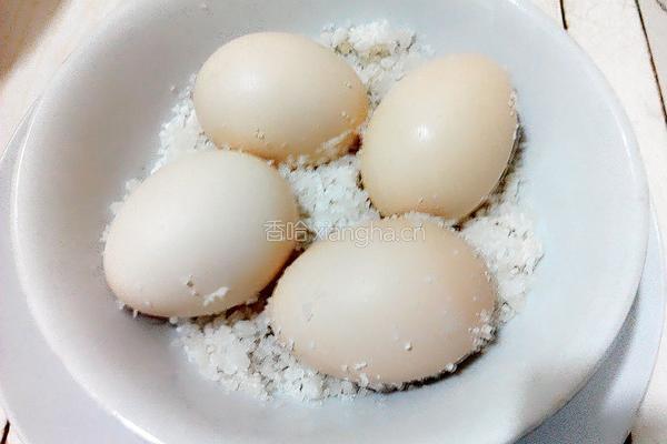 盐焗鸡蛋的做法图解4