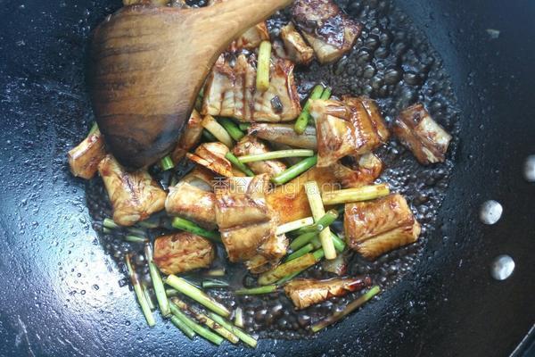 蒜苔箭头鱼的做法图解3