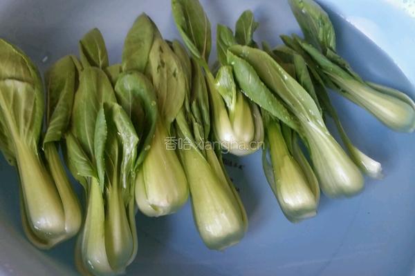 蟹棒油菜的做法图解1