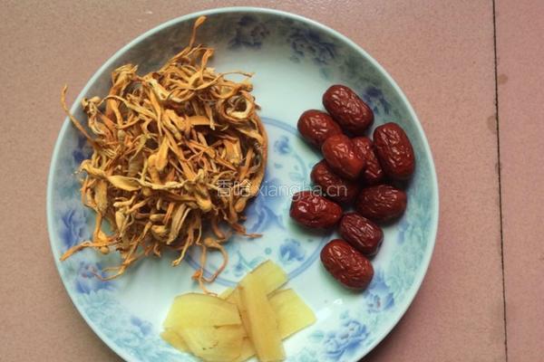 虫草花煲鸡汤的做法图解1