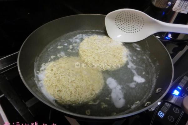 荷包蛋厚切午餐肉辛辣面的做法图解9