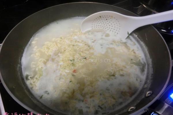 荷包蛋厚切午餐肉辛辣面的做法图解11