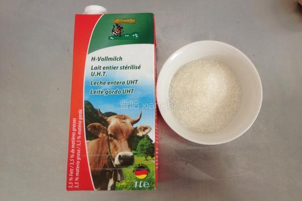 自制炼乳的做法图解1