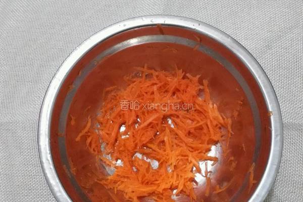 胡萝卜煎饼的做法图解1