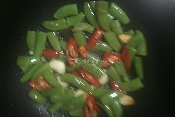 斋炒海鲜菇甜豆的做法图解4