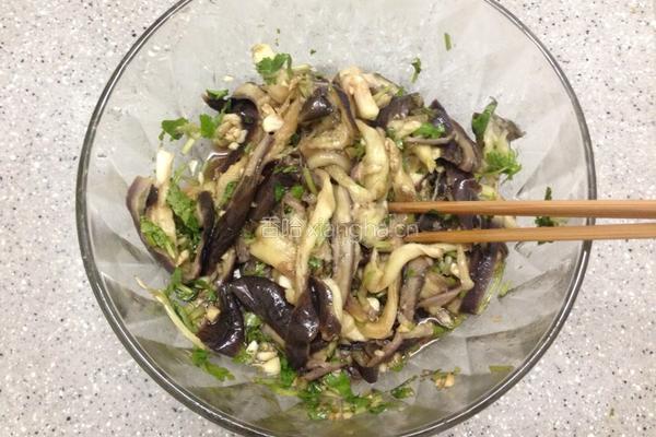 蒜香手撕茄子的做法图解4