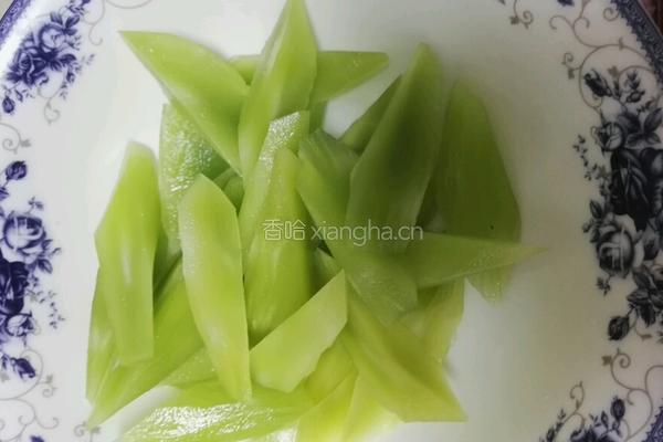 莴笋炖排骨的做法图解7