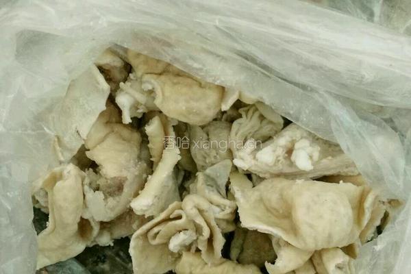猪头肉肠子炖腊豆腐的做法图解3
