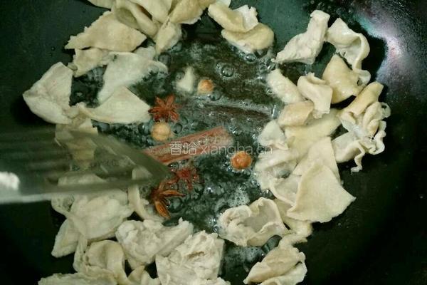 猪头肉肠子炖腊豆腐的做法图解5