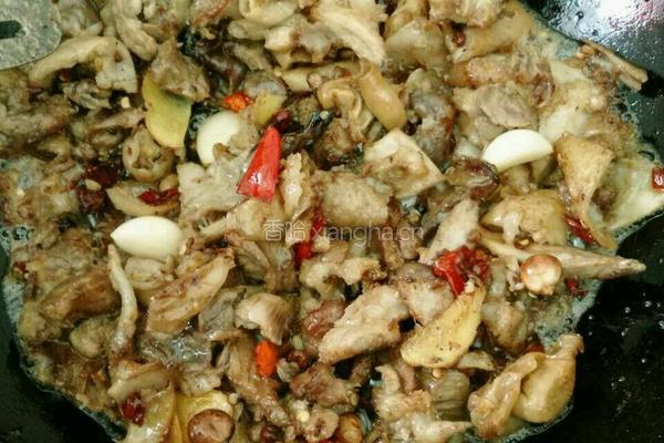 猪头肉肠子炖腊豆腐的做法图解7