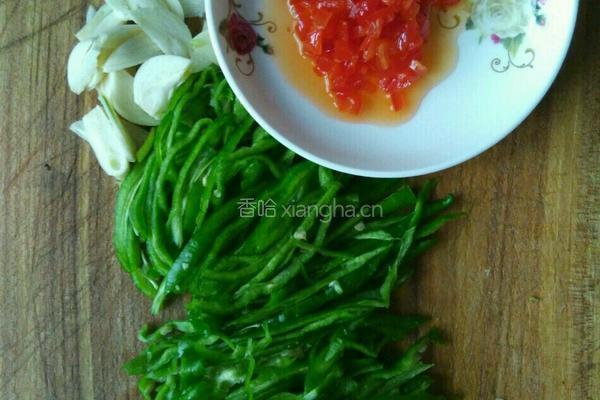 青椒炒腐竹的做法图解3