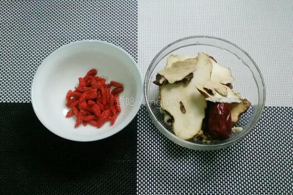 茯苓龙骨汤的做法图解3