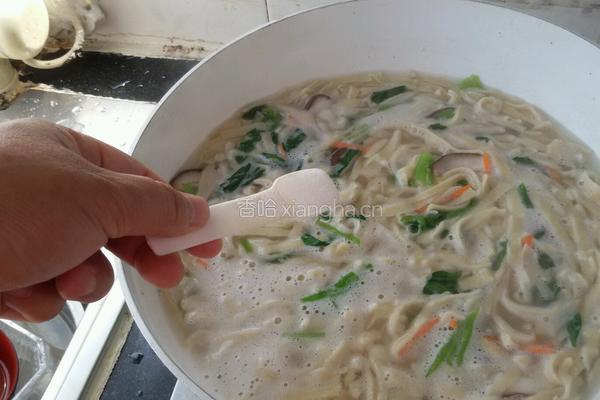 手擀三条腿面条的做法图解12