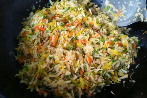 包子（南瓜春笋丝肉包）的做法图解3