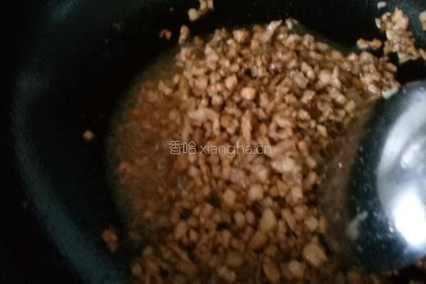 芹菜大肉包子的做法图解4