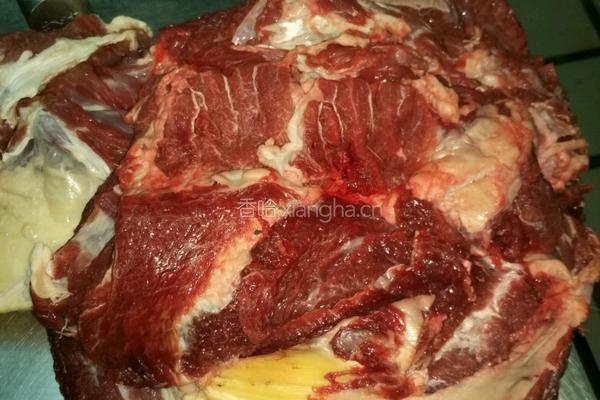 高压锅牛肉的做法图解1