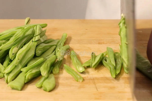 香辣扁豆丝的做法图解1