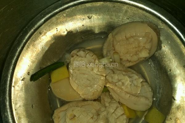 蒜蓉粉丝蒸鲜鲍的做法图解2