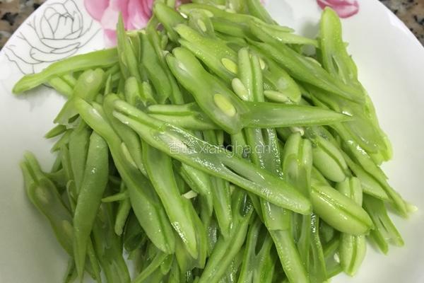 四季豆炒猪肉的做法图解2