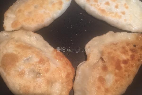 葱虾盒子（参照韭菜盒子起的名）的做法图解6