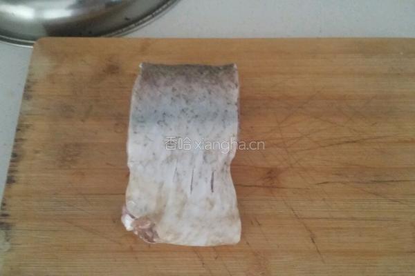 快手蒸白鱼的做法图解1