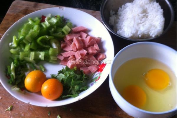 什锦炒饭的做法图解1