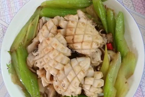 芹菜炒乌贼鱼的做法图解9