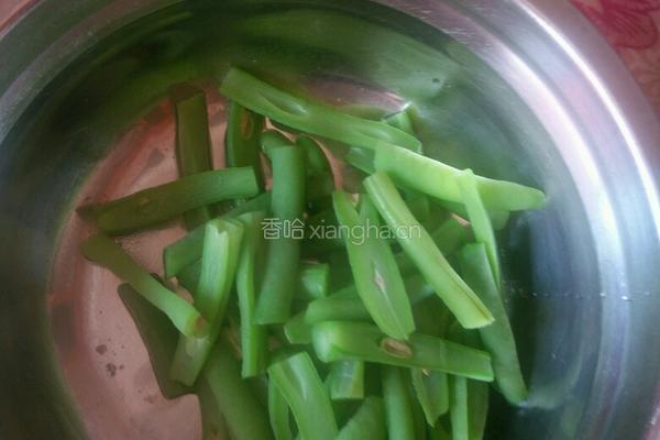 凉拌豆角的做法图解3