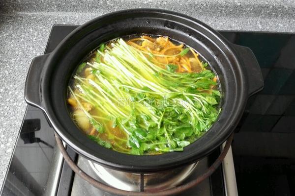 虫草鸡腿煲的做法图解9