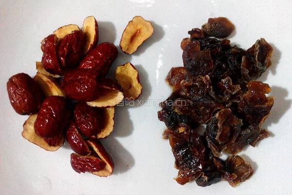红枣桂圆汤的做法图解2