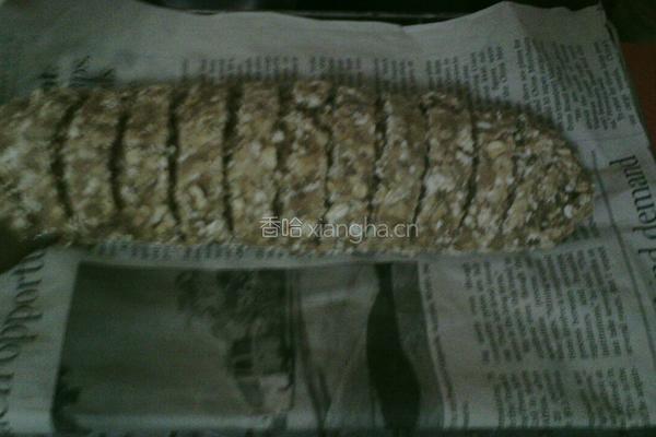 银鹭八宝粥金线虫面包（咖喱椒盐鱼泥肠）