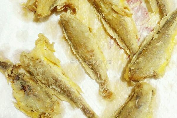 酥炸小黄花鱼的做法图解7