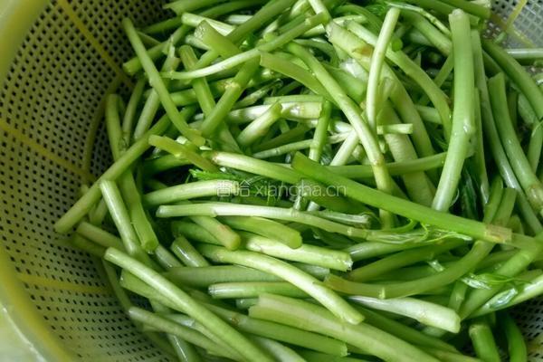 泥篙炒腊肉的做法图解1