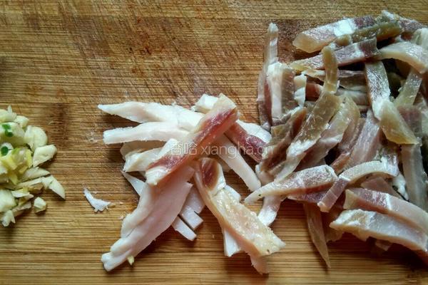 泥篙炒腊肉的做法图解2