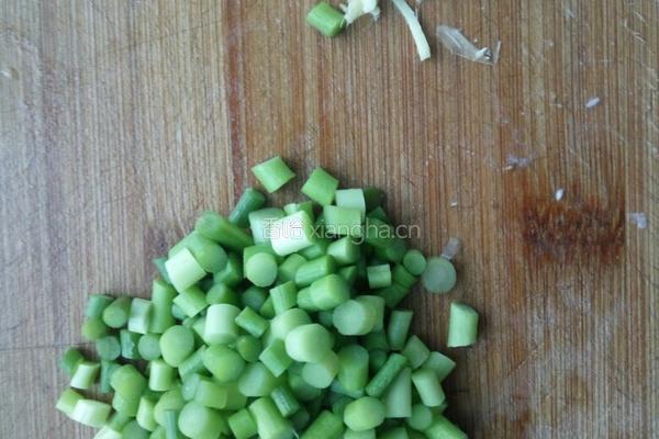 蒜苔豆腐的做法图解2