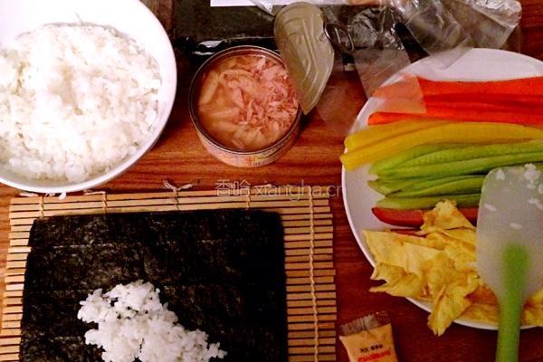 金枪鱼紫菜包饭的做法图解1