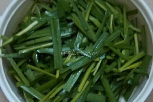 日式豆腐炒韭菜的做法图解1