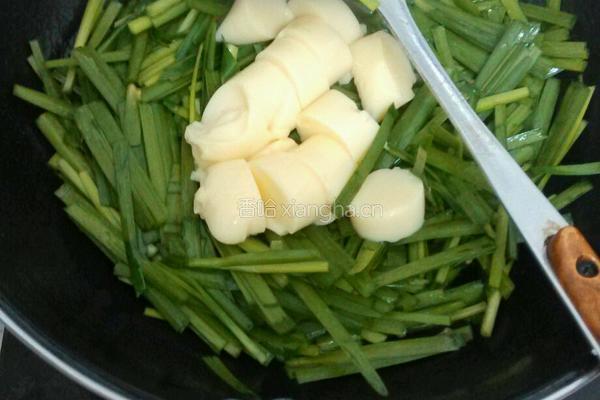 日式豆腐炒韭菜的做法图解4