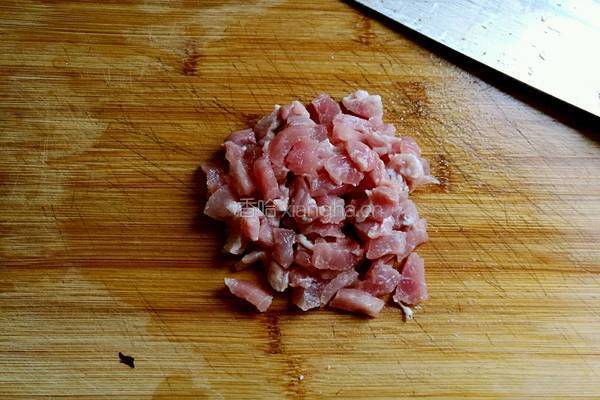 二蔬小炒肉丁的做法图解2