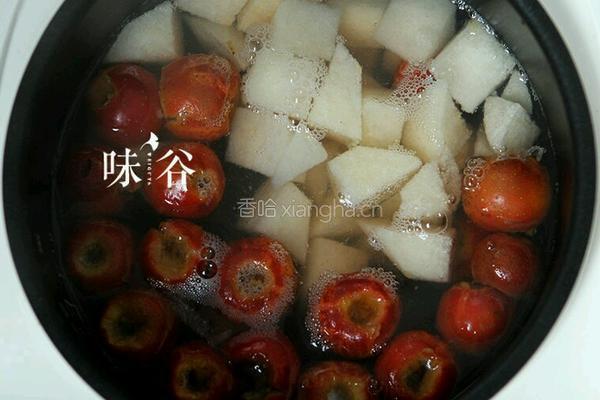 春季必备的雪梨山楂糖水的做法图解4