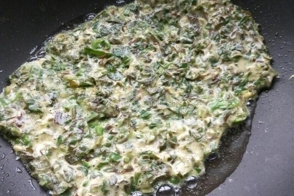 香椿鸡蛋饼的做法图解5