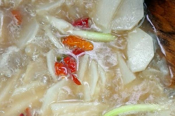 芋头萝卜炖墨鱼的做法图解7